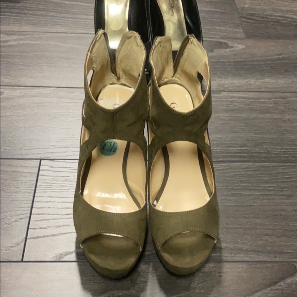 Women platform heels size 7.5